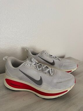 Men’s Nike Vomero White & Red ZoomX Running Sneakers Size 11.5